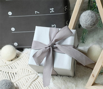 「大班沉与浮科学教案设计意图」？新手老师必看！3步打造激发孩-生日礼物